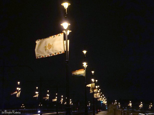 Flaggor över bron, Budapest